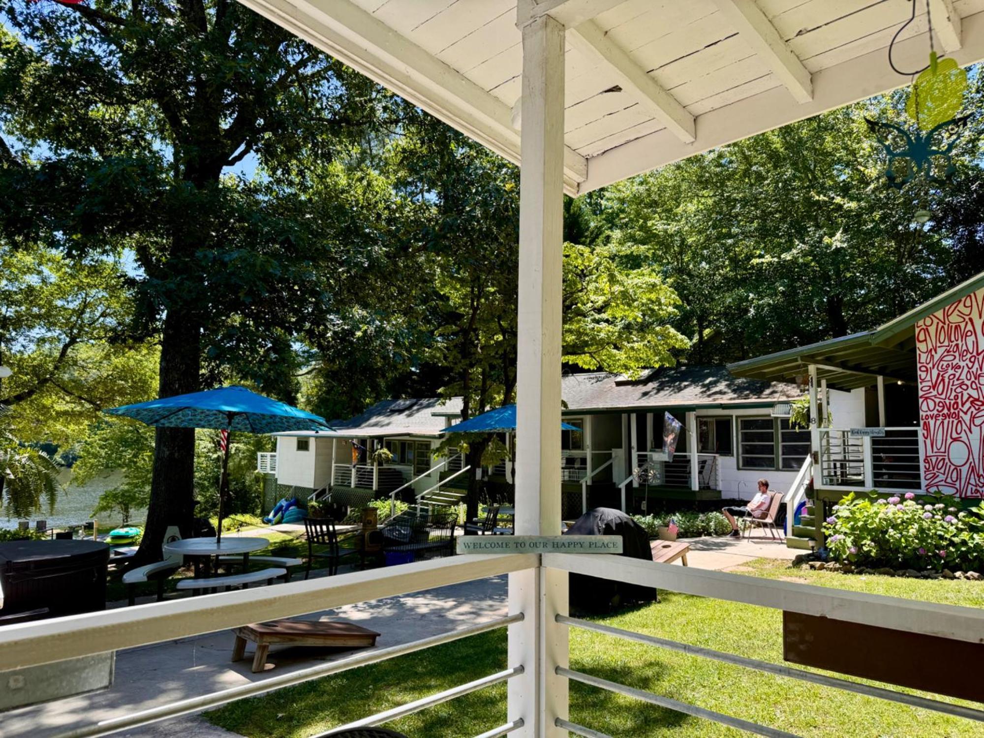 Mountain Lake Cottages Hendersonville Exterior photo