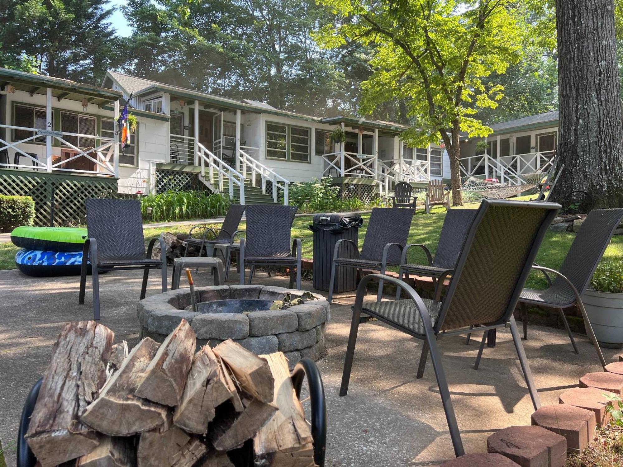 Mountain Lake Cottages Hendersonville Exterior photo