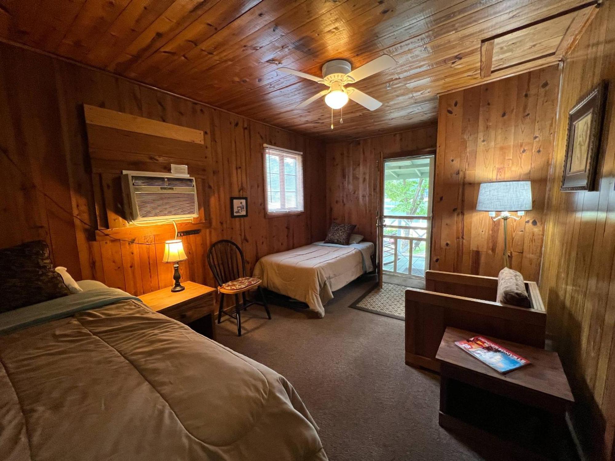 Mountain Lake Cottages Hendersonville Exterior photo