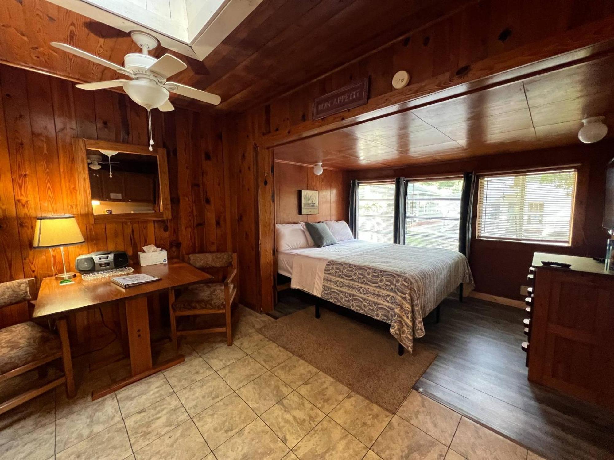 Mountain Lake Cottages Hendersonville Exterior photo
