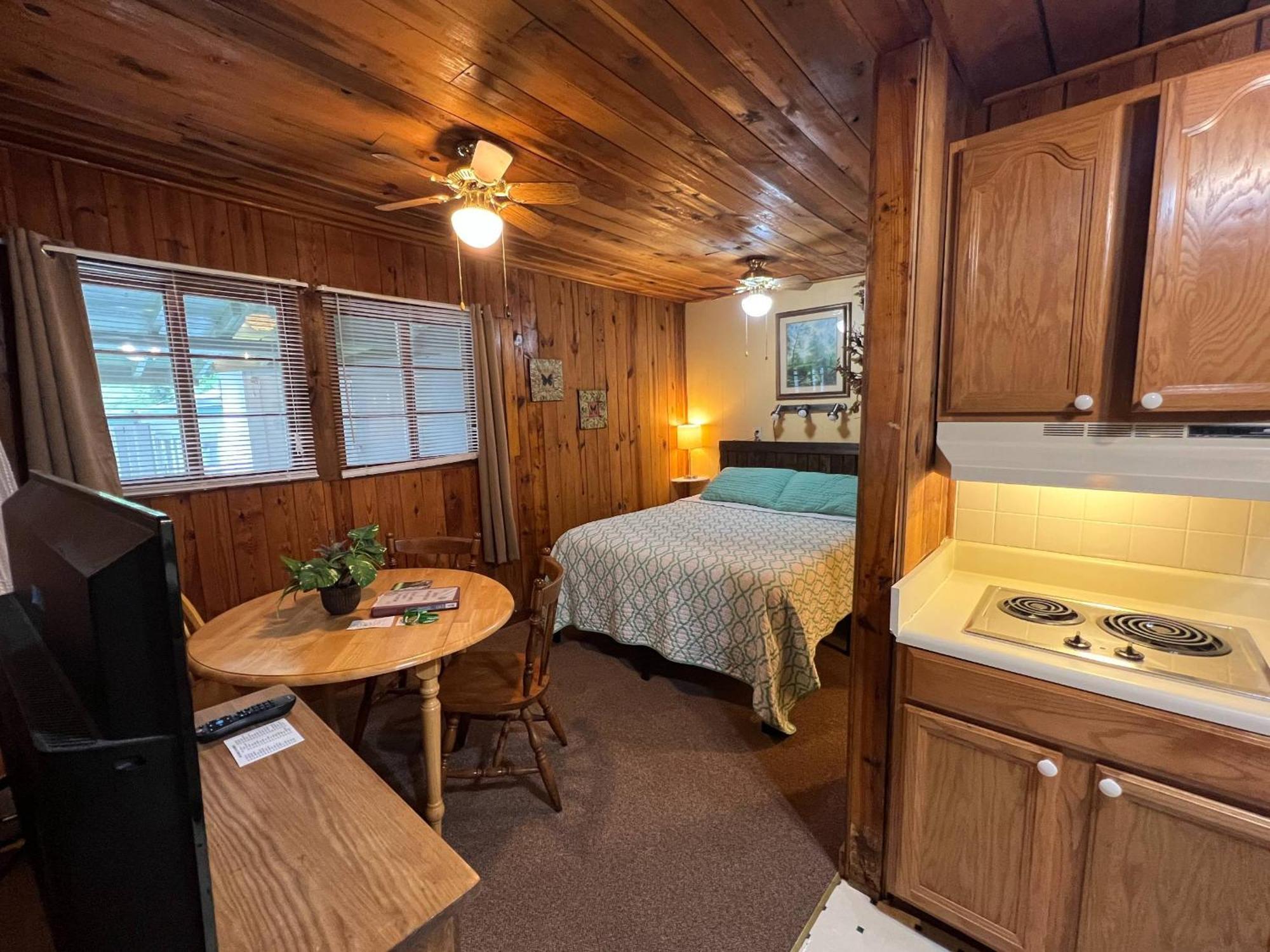 Mountain Lake Cottages Hendersonville Exterior photo