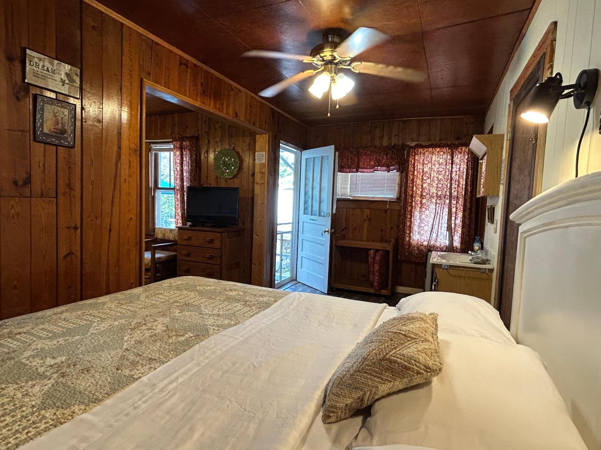 Mountain Lake Cottages Hendersonville Exterior photo