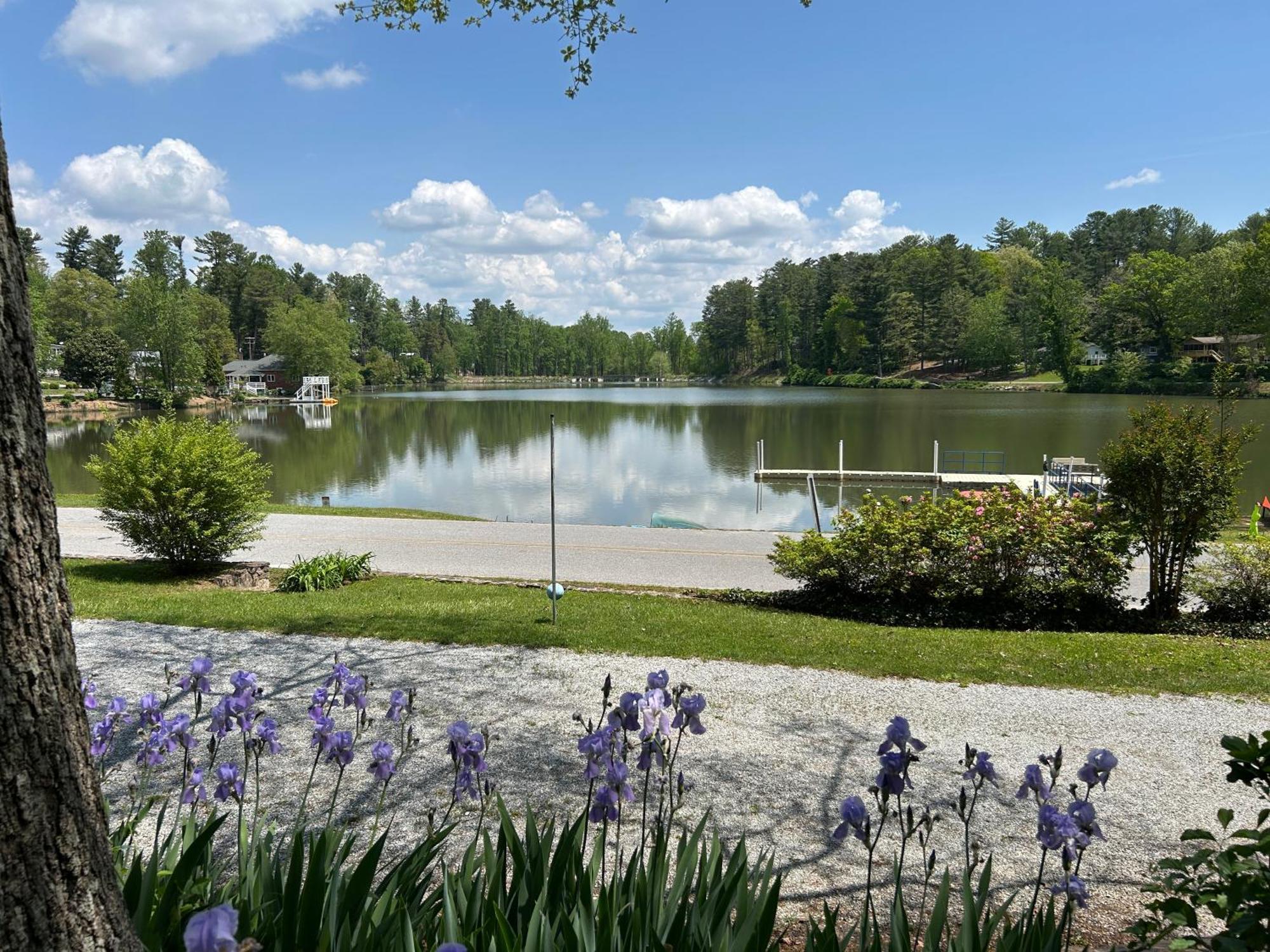 Mountain Lake Cottages Hendersonville Exterior photo