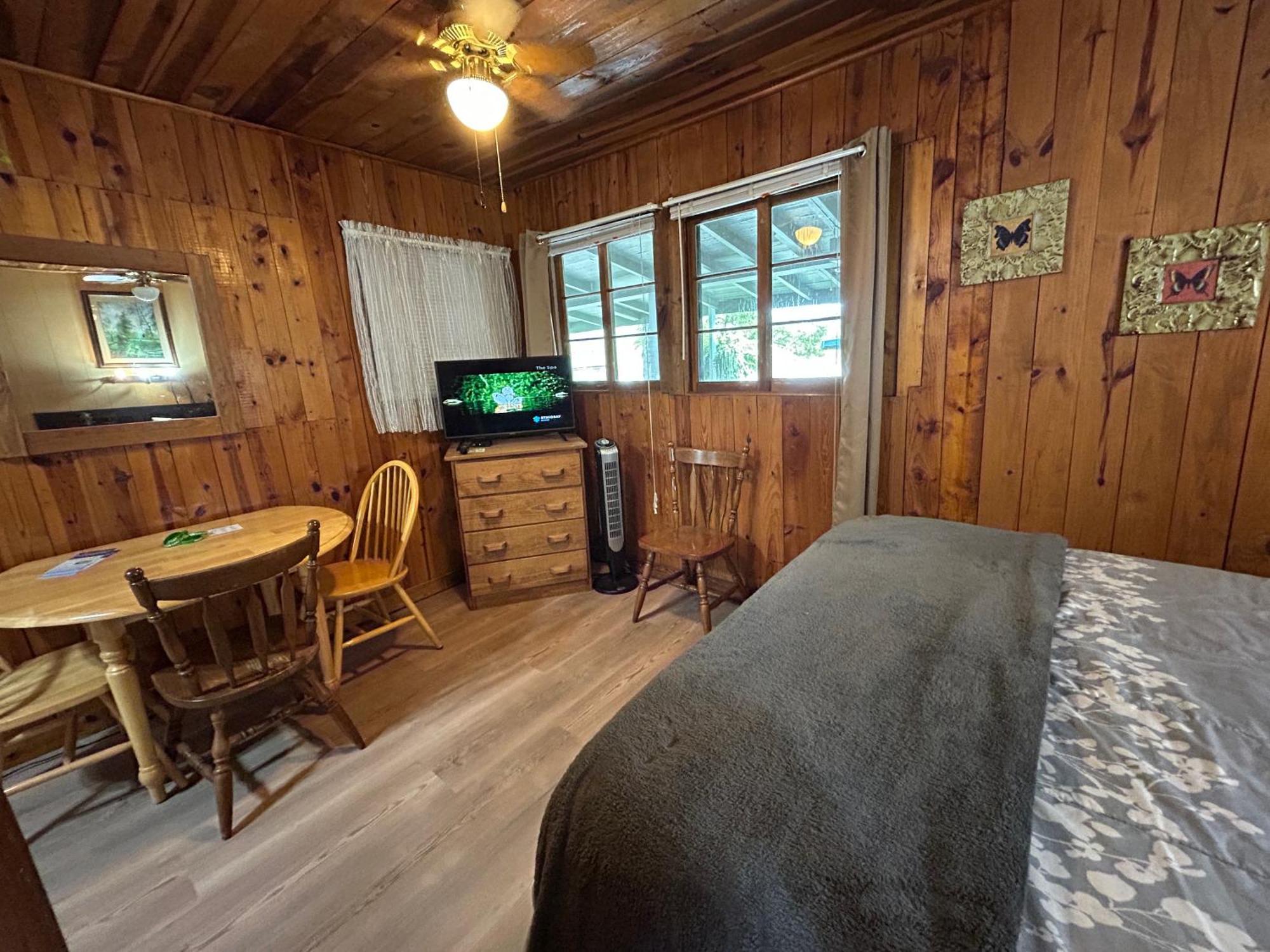 Mountain Lake Cottages Hendersonville Exterior photo